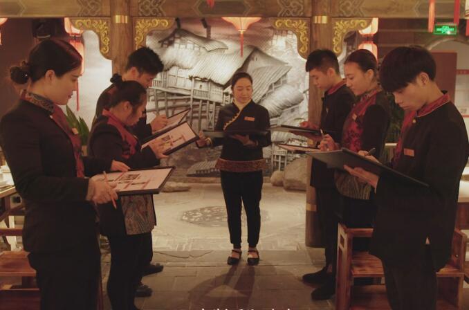 九宮格火鍋加盟店，如何合理為員工安排工作？