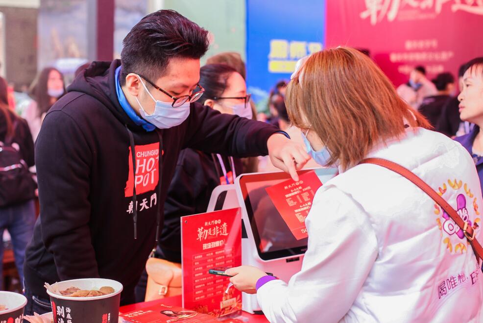 特色火鍋店如何用創(chuàng)意菜品吸引顧客？