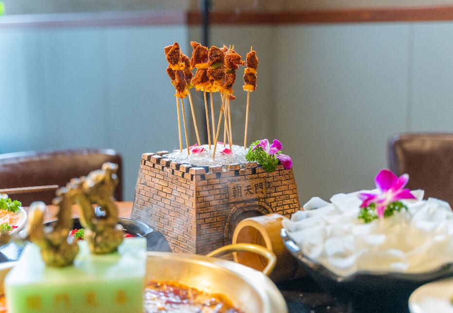 朝天門火鍋有特色嗎？菜品擺盤如何？