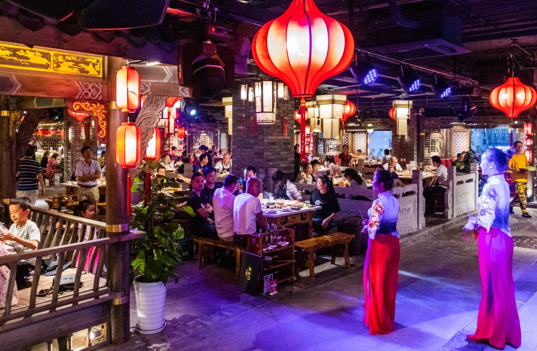 黑河開火鍋加盟店，選明星店還是老品牌？