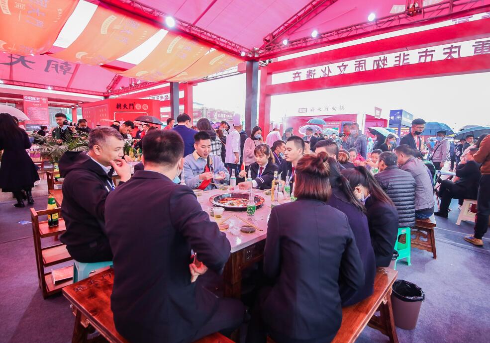 鳳城開火鍋加盟店，如何培養(yǎng)營(yíng)銷意識(shí)？