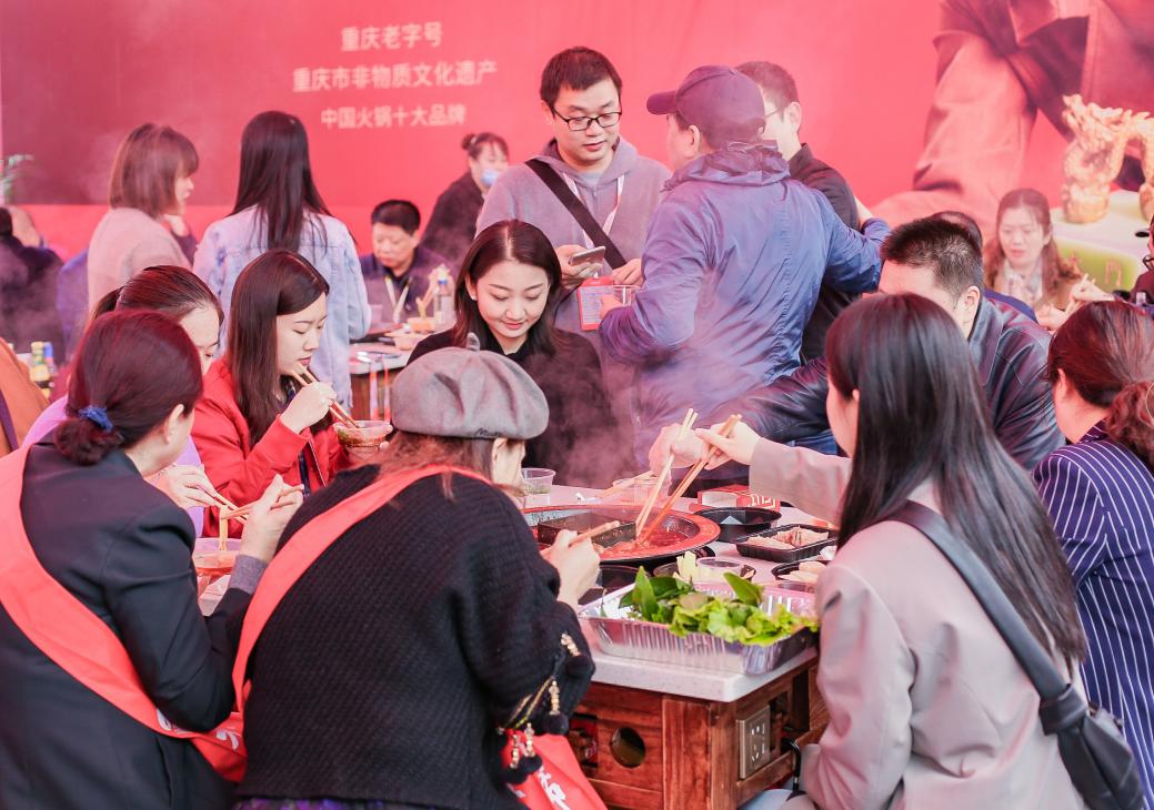 瓦房店開火鍋加盟店，如何讓顧客自發(fā)排隊？