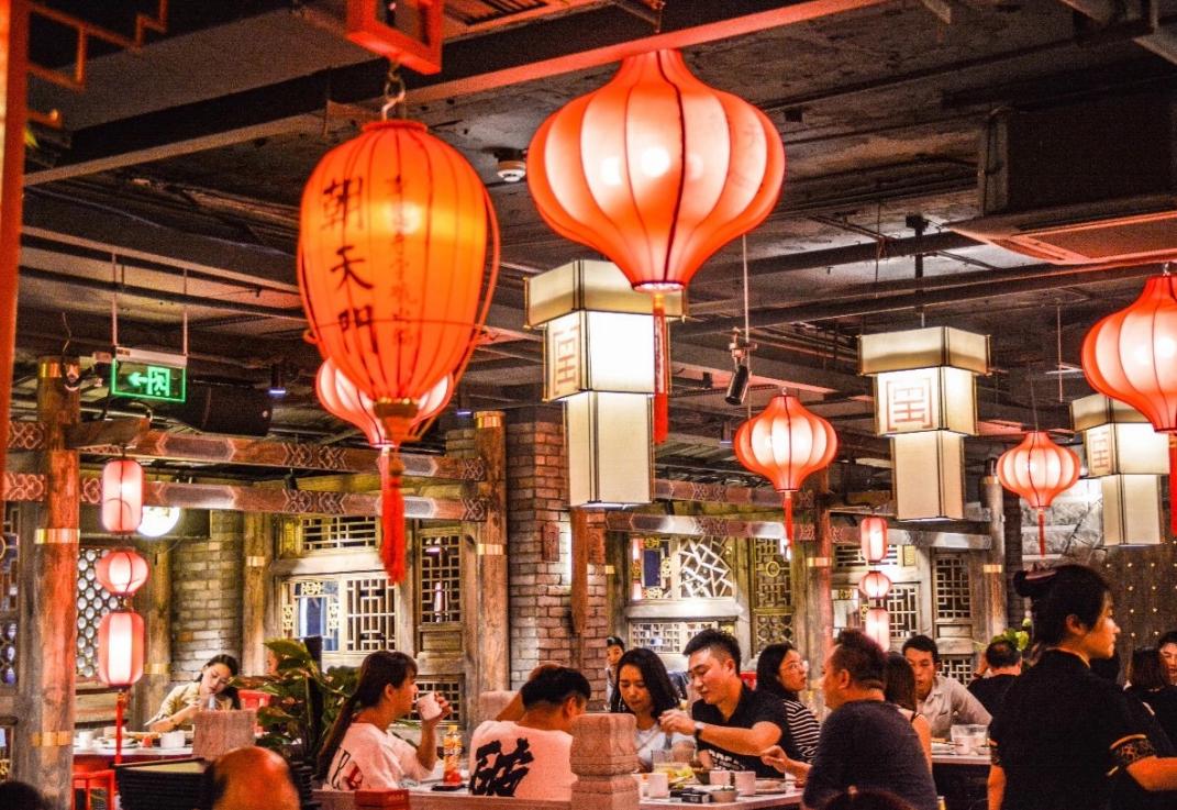 百色開火鍋加盟店，如何提高前廳服務(wù)水平？