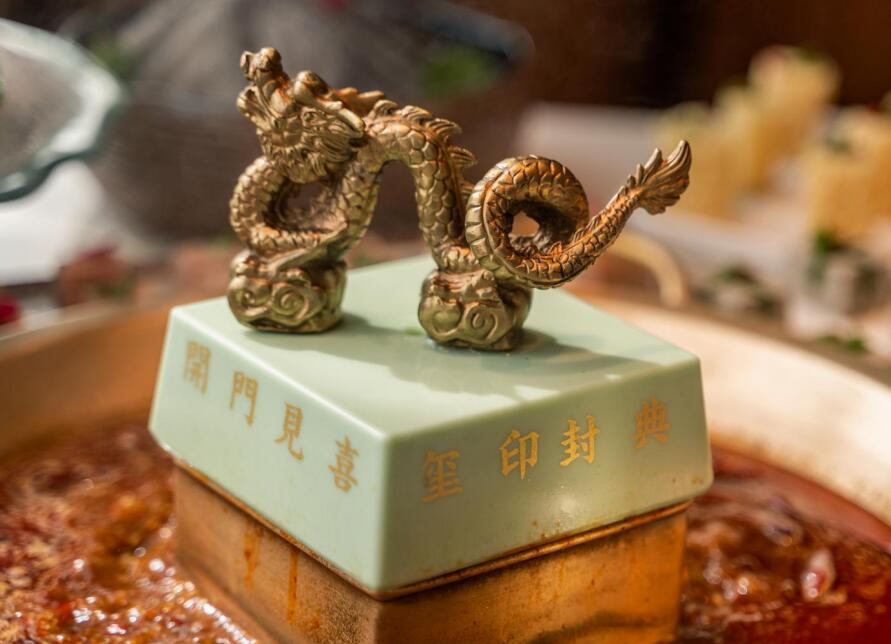 重慶南岸區(qū)開火鍋加盟店，怎樣打造新鮮感？