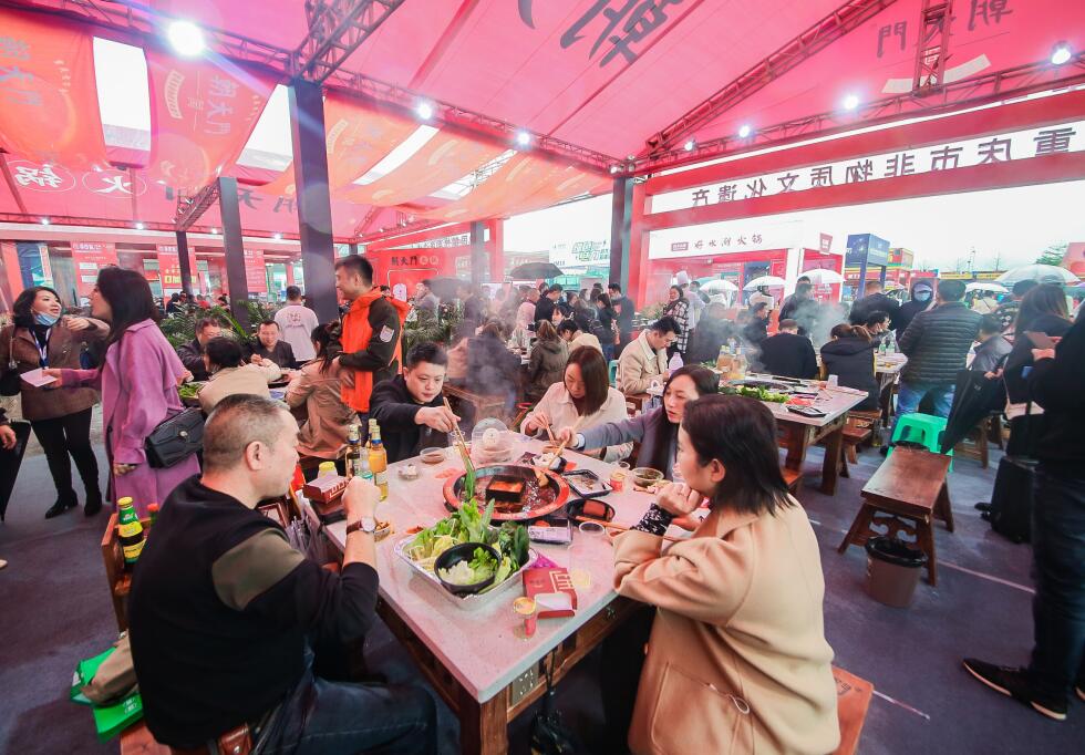 來重慶除了打卡網(wǎng)紅景點(diǎn)，還可以品嘗人間煙火！