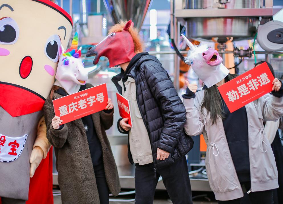 唱歌、換裝、劇本殺，火鍋店們玩起了哪些“跨界”？