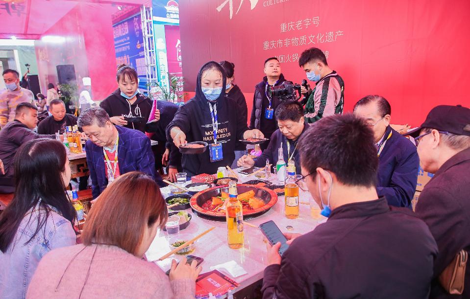 合格的餐飲服務員，到底該是怎樣的？請按這個標準！