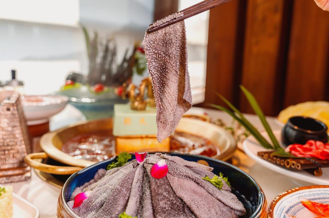 火鍋店的大招牌，特色重慶火鍋毛肚，這么做就對了！