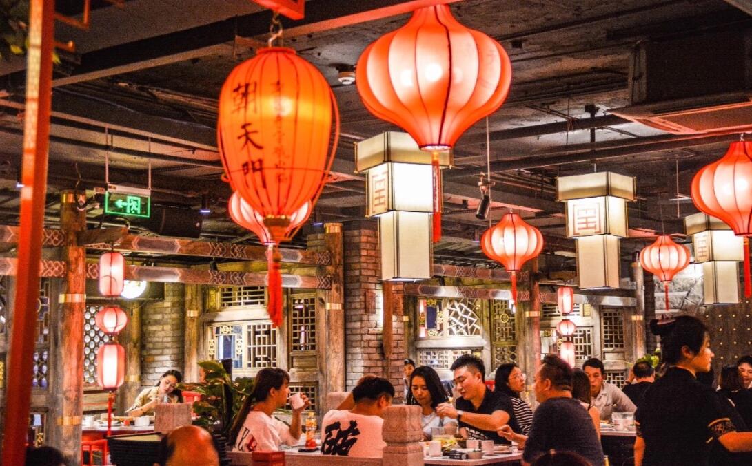 五類火鍋店裝修風(fēng)格，時(shí)尚正在路上，經(jīng)典永不過(guò)時(shí)！