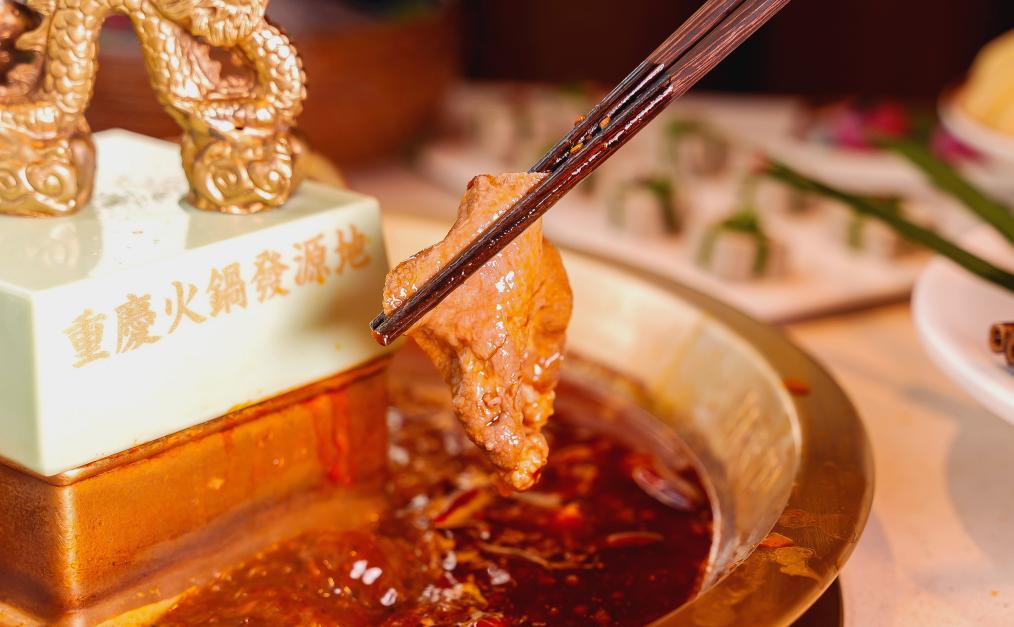 火鍋耙牛肉，好吃得不得了，難怪們店賣斷貨！