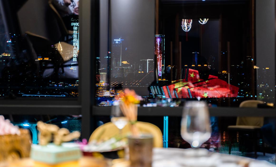 火鍋店生意好，不僅要特色，還要會(huì)宣傳！