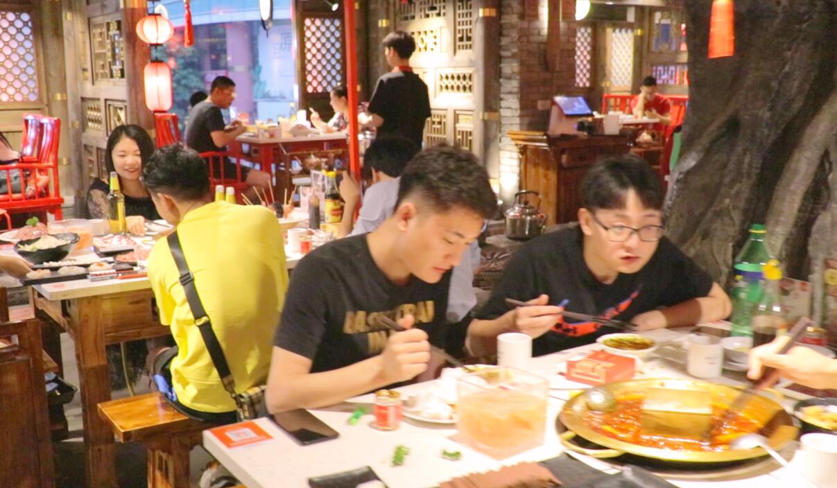 為什么干餐飲這么難？火鍋加盟有何優(yōu)勢(shì)？