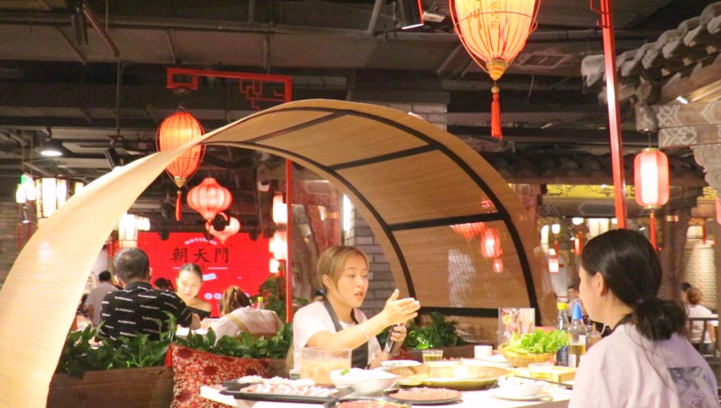 開(kāi)一家市井火鍋，這樣裝修，生意自然好！