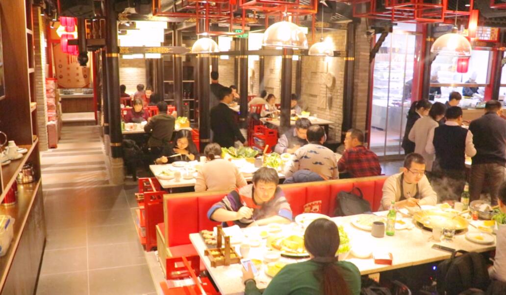 招5個服務(wù)員，可以開一家重慶火鍋店？