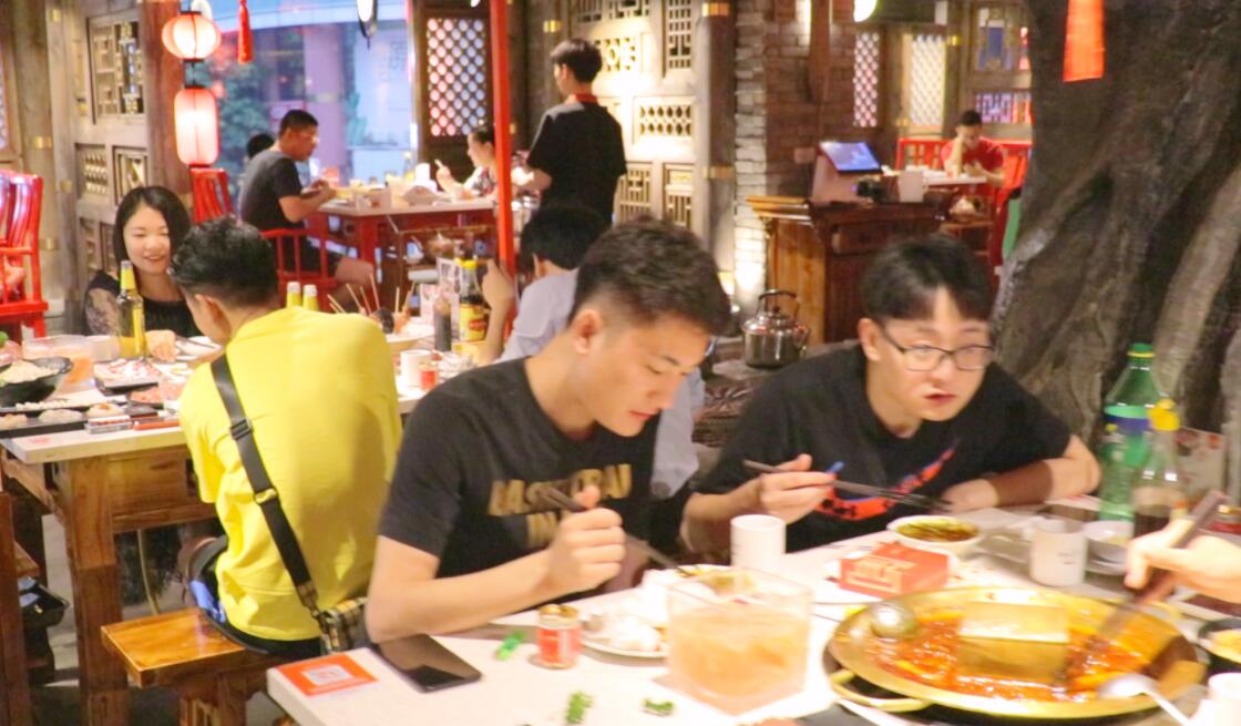 重慶火鍋，推出低價套餐，生意是否好？