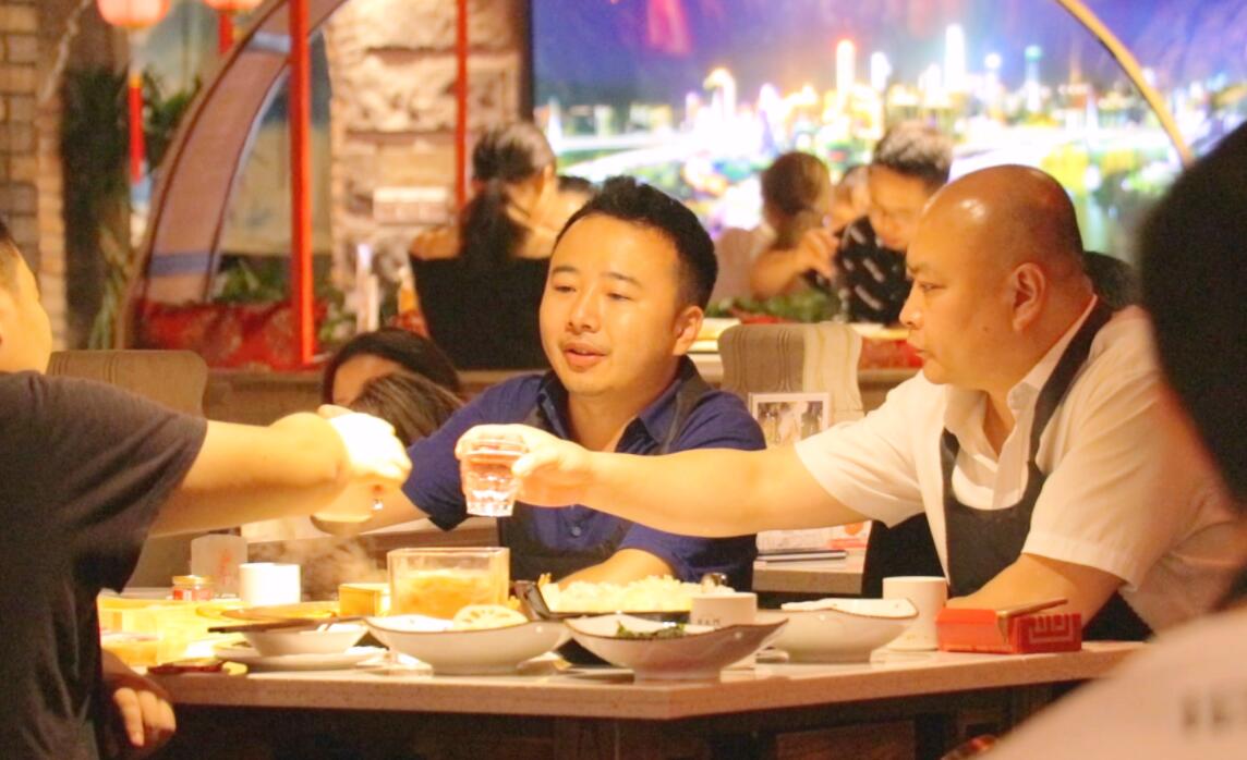 火鍋店選址在巷子里，如何招攬生意？