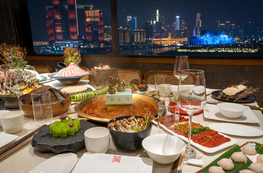 五一節(jié)到重慶長嘉匯，看無人機表演，吃重慶火鍋